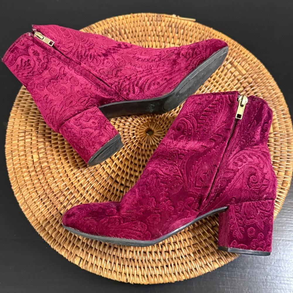 Zigi soho womens‎ Burgundy Velvet Paisley Embossed Block Heel Ankle Boots Size 8 - Picture 6 of 10